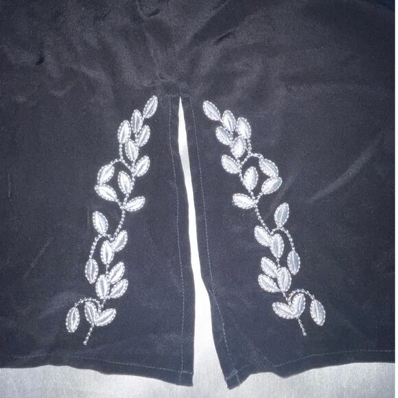 Ninety Embroidered‎ 100% Silk Top - Size XL - Beautiful Floral Embroidery - Picture 5 of 10
